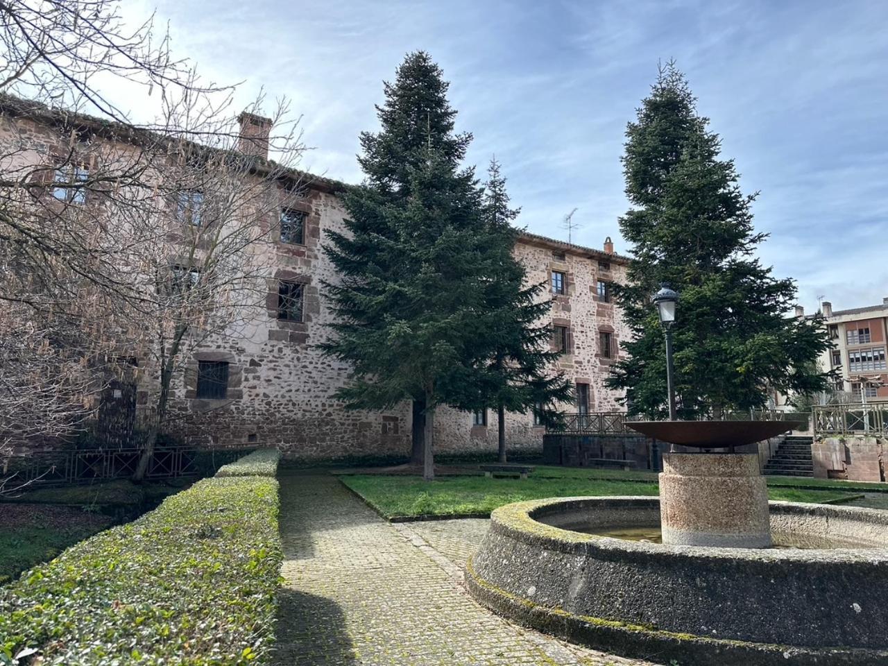 Hotel Y Albergue Real Fabrica De Ezcaray Exterior photo